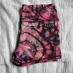 Fleo shorts size XL